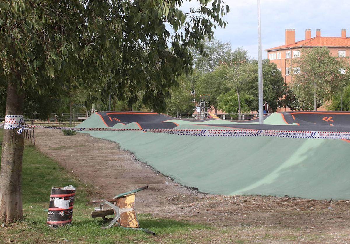 La pista de 'pump track', precintada.