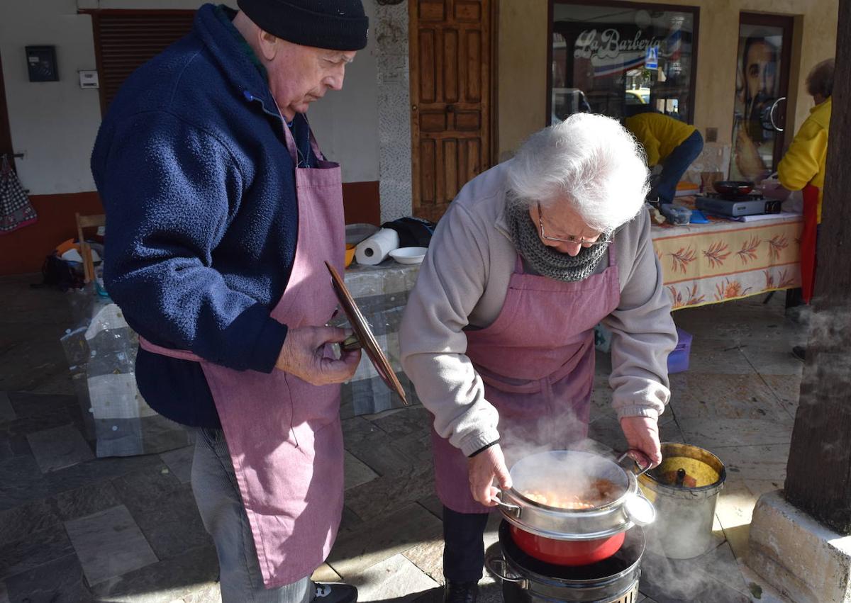 Imagen secundaria 1 - La alubia de Saldaña se reivindica en su feria