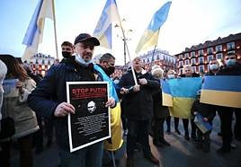 Concentración contra la guerra en Ucrania en la Plaza Mayor de Valladolid, en febrero del año pasado.