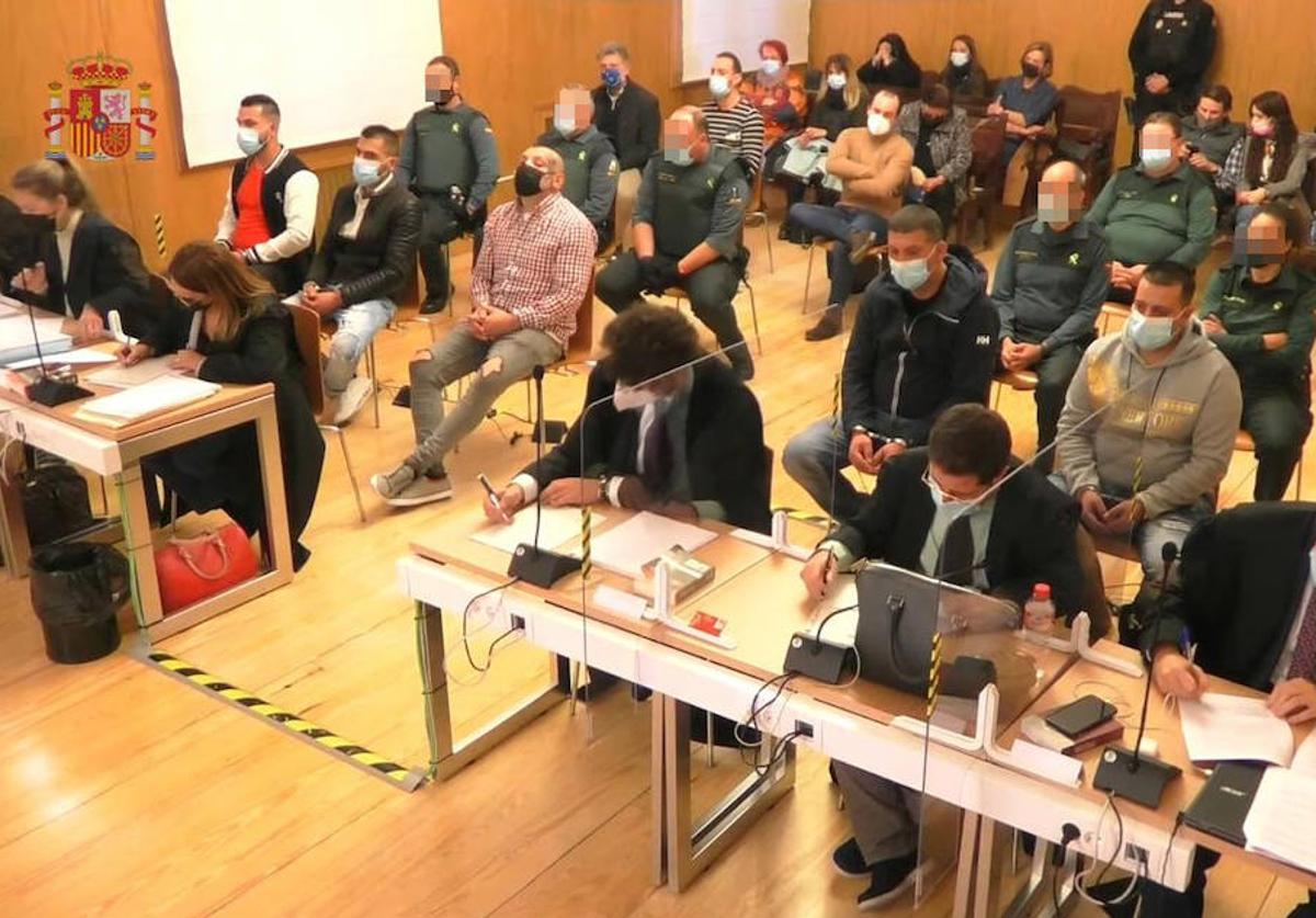 Los acusados y sus defensas durante el juicio del caso de la Circular, en noviembre de 2021.