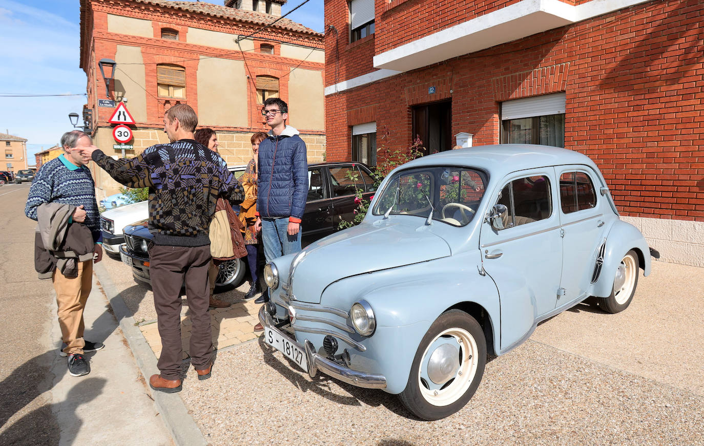 Concentración de coches clásicos en Husillos