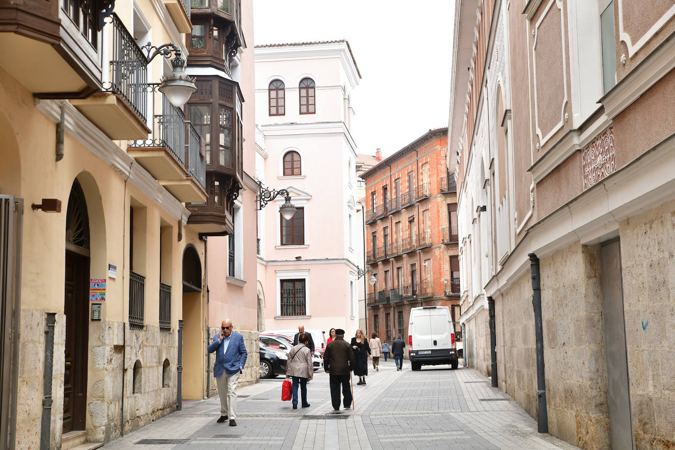 Un paseo en imágenes por la calle San Juan de Dios