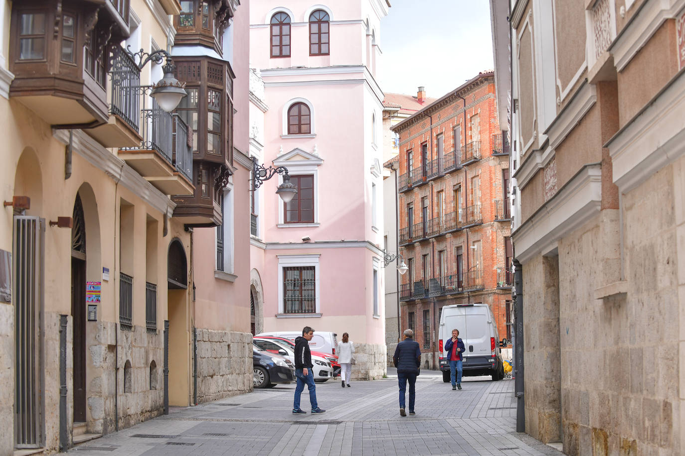 Un paseo en imágenes por la calle San Juan de Dios