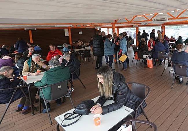 Inauguración de la nueva carpa de invierno de la tienda de Trapa.