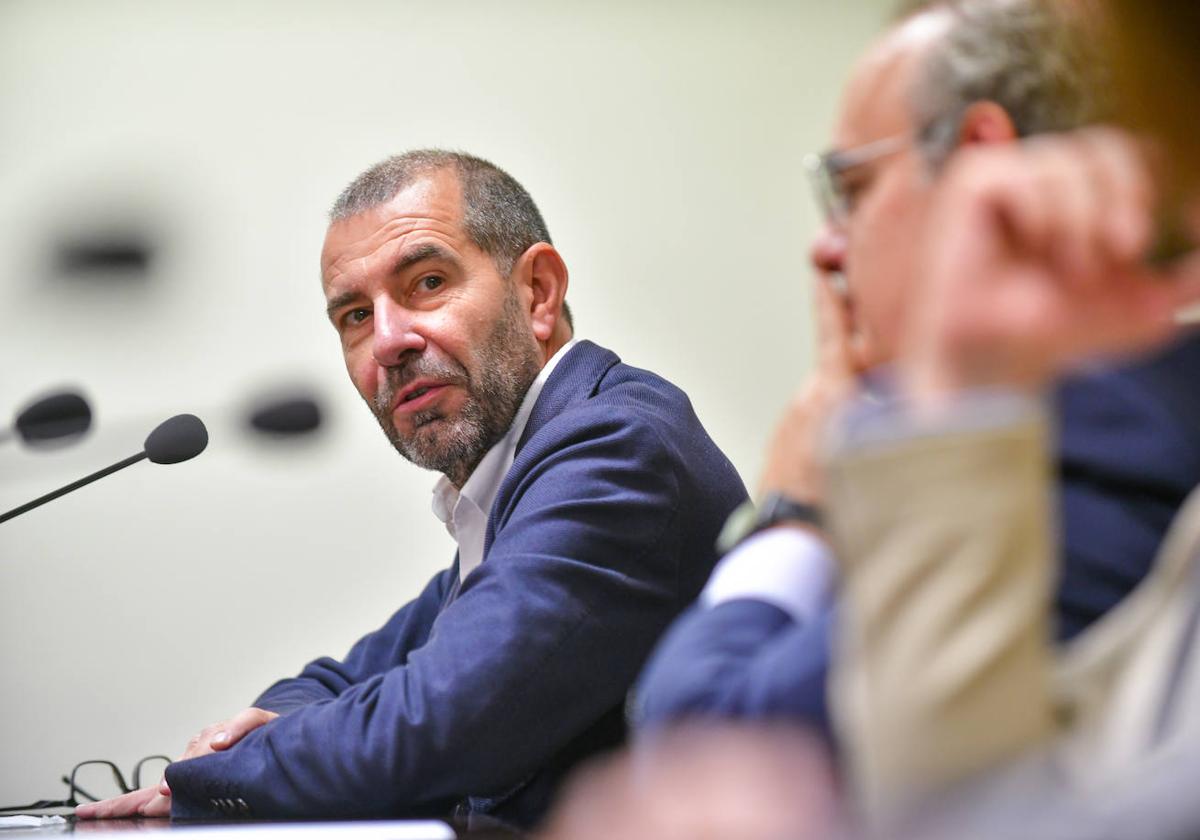 David Espinar, en una conferencia ofrecida en la Facultad de Comercio. R. Jiménez