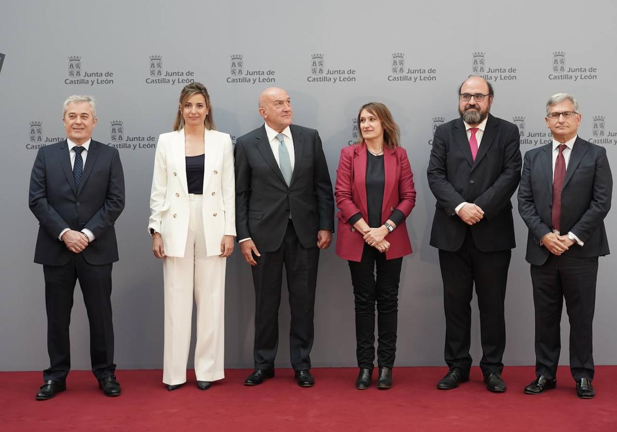 Indalecio Escudero, Irene Muñoz, Jesús Julio Carnero, Rocío Lucas (consejera de Educación), Máximo López y Eduardo Cabanillas, durante la toma de posesión de los altos cargos en 2022.