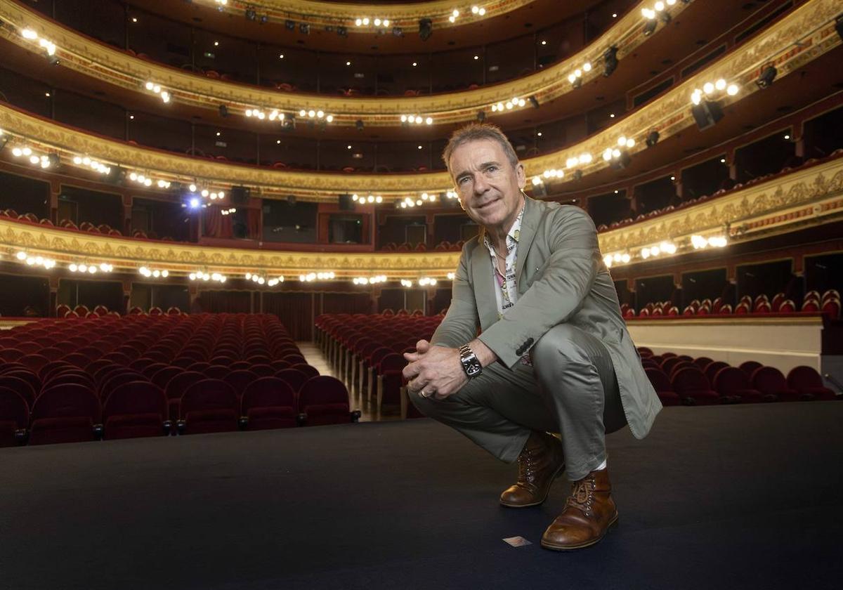 Santiago Tabernero, en el escenario del Teatro Calderón.