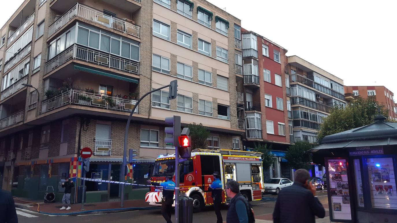 El incendio de una vivienda en Delicias, en imágenes