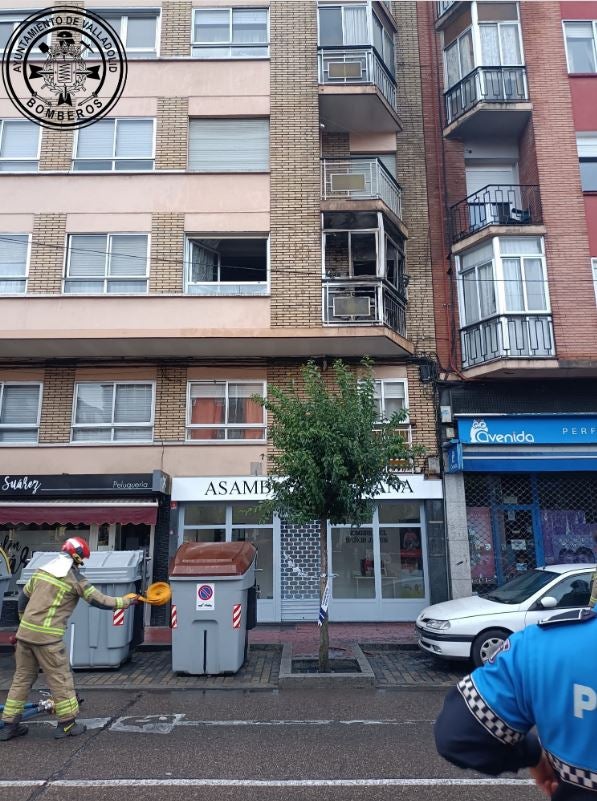 El incendio de una vivienda en Delicias, en imágenes