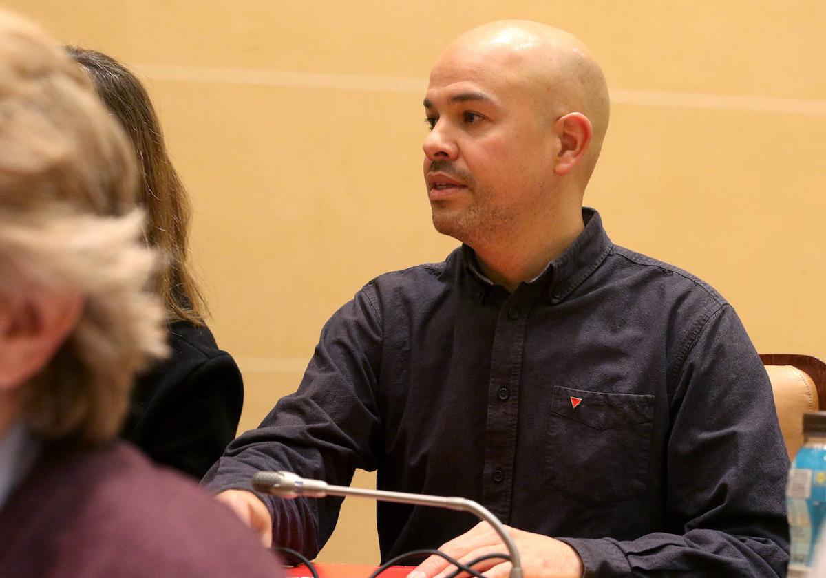 El concejal de IU, Ángel Galindo, durante el pleno.