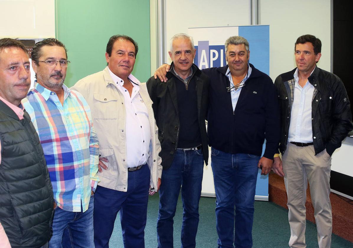 Varios empresarios segovianos de la construcción, antes de la asamblea.