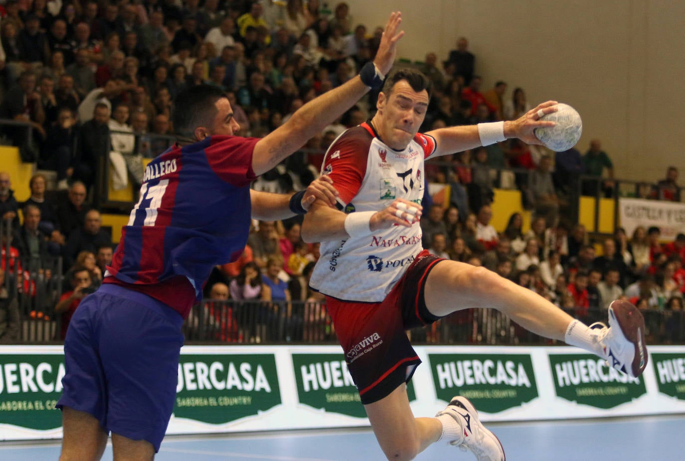 Balonmano Nava tutea al Barcelona