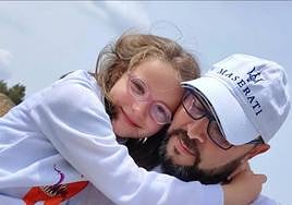 Eugenio García, con su hija Olivia, en una imagen facilitada por él.