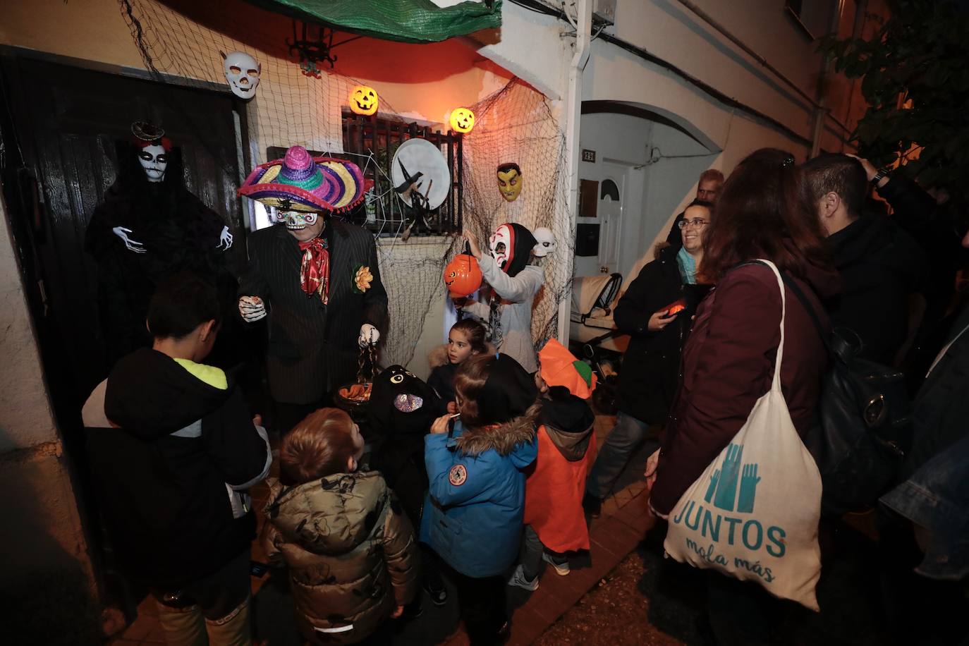 Las imágenes de la noche de Halloween en el barrio Girón