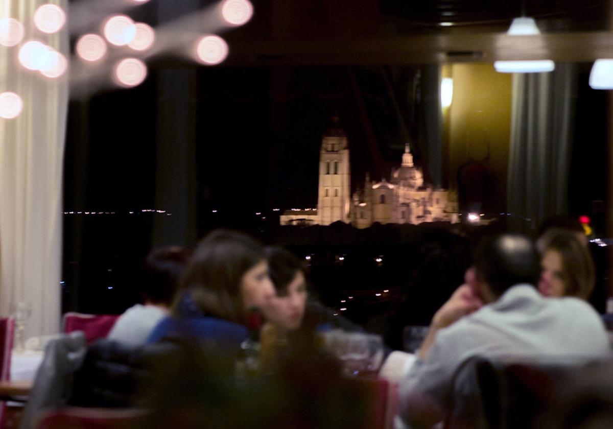 Cena navideña en un restaurante segoviano.