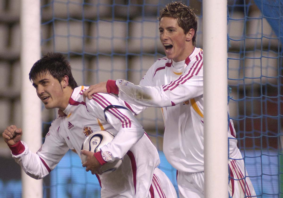 David Villa y Fernando Torres celebran un gol en el último partido amistoso de la selección absoluta en Zorrilla, frente a Costa de Marfil en 2006.