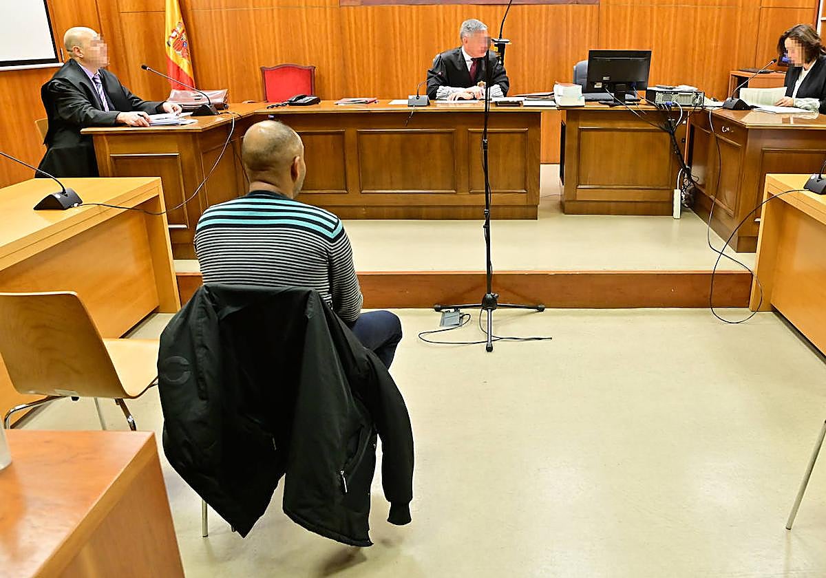 El acusado, minutos antes de declarar en el juicio.