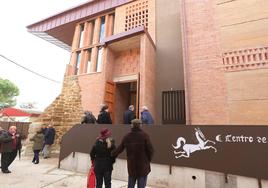 Exterior del centro de artes escénicas de Paredes de Nava.