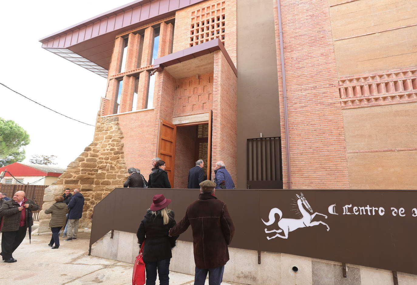 Inauguración del centro de artes escénicas de Paredes de Nava