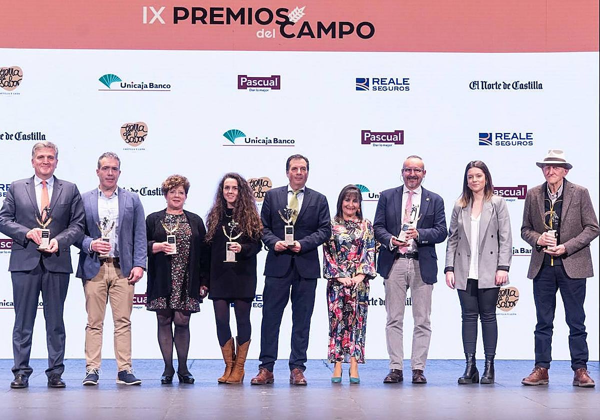 Foto de familia de los premiados en la pasada edición.