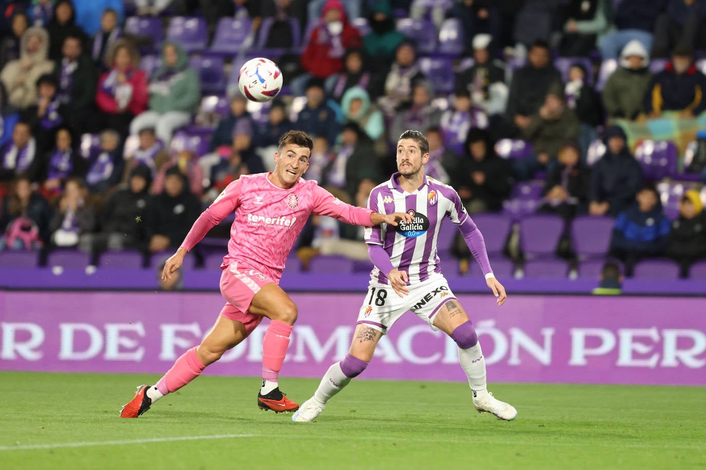 El partido entre el Real Valladolid y el Tenerife, en imágenes