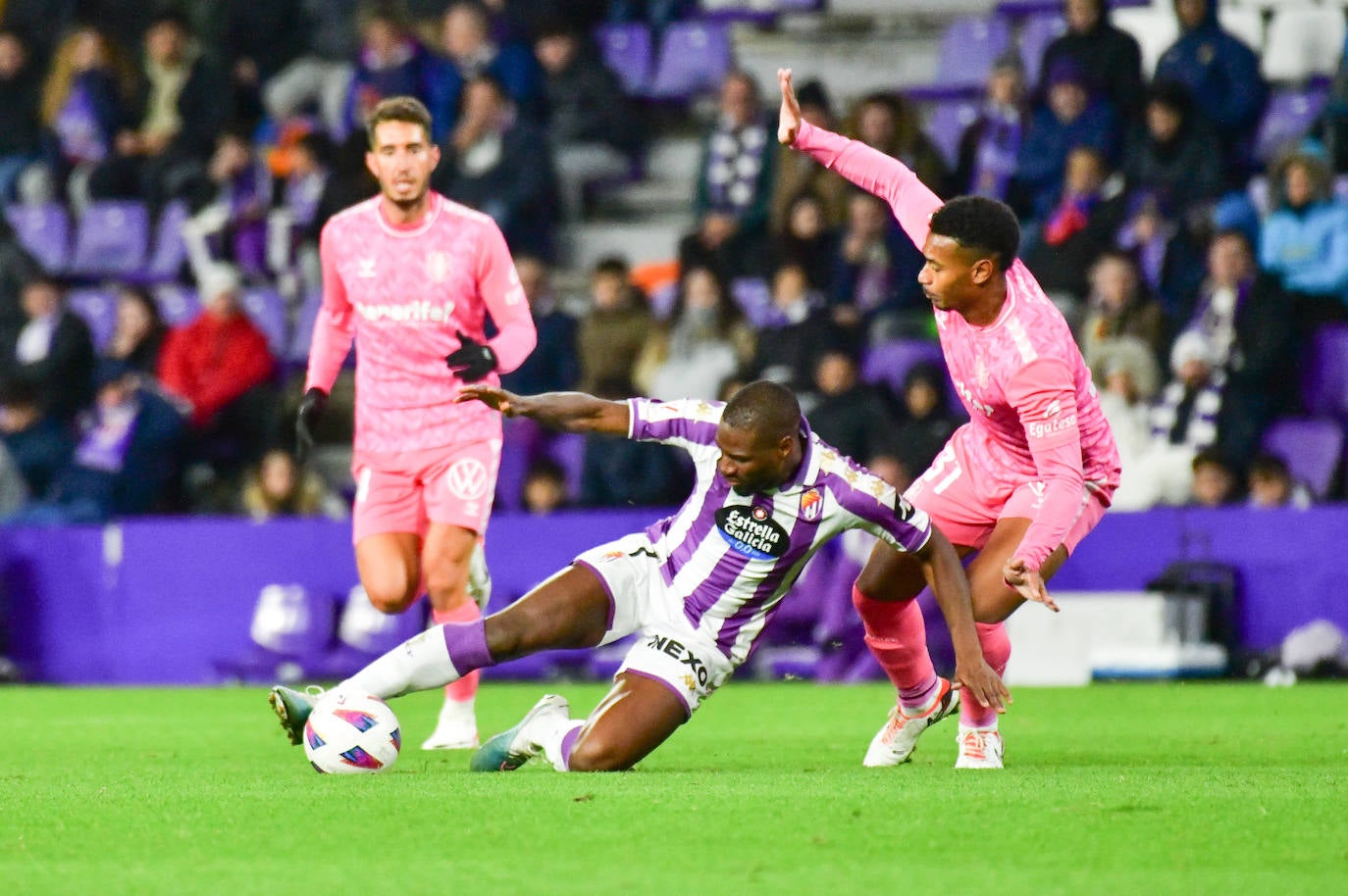 El partido entre el Real Valladolid y el Tenerife, en imágenes