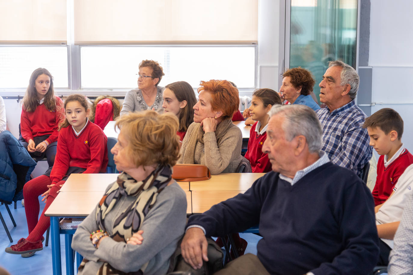 Los alumnos de La Salle culminan un proyecto sobre historia con sus abuelos