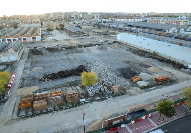 Terrenos de los antiguos talleres de Renfe, junto a Farnesio.