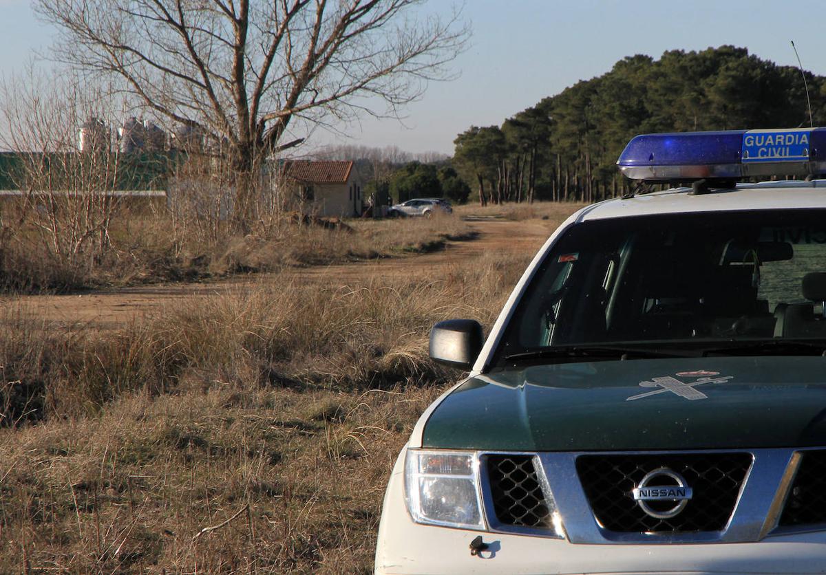 Guardia Civil en un campo segoviano.