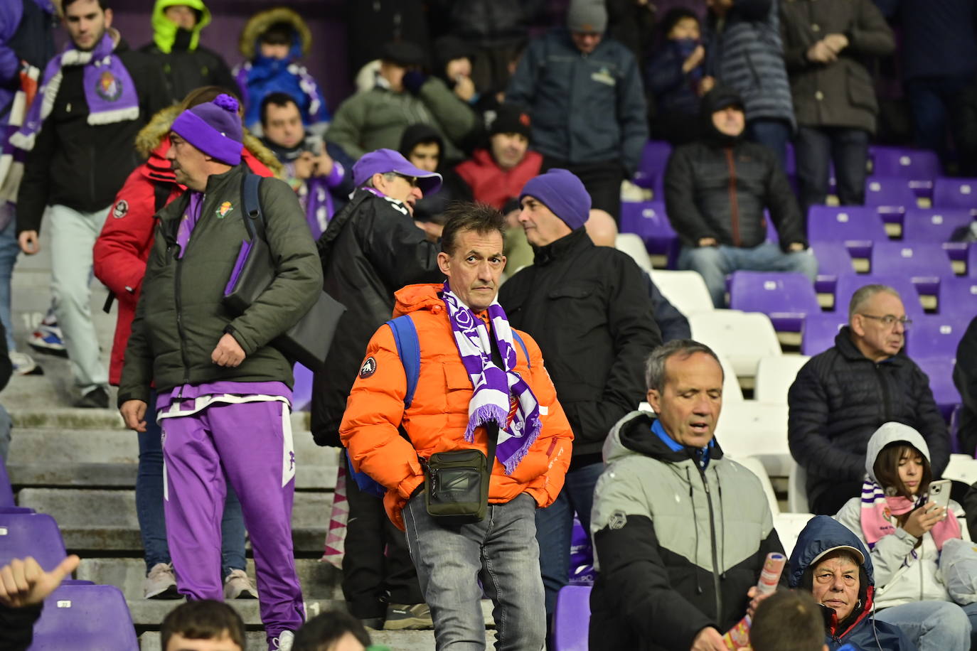 Búscate en la grada del estadio José Zorrilla (1/4)