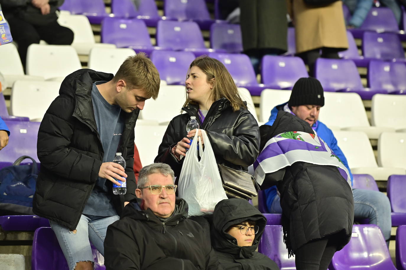 Búscate en la grada del estadio José Zorrilla (1/4)