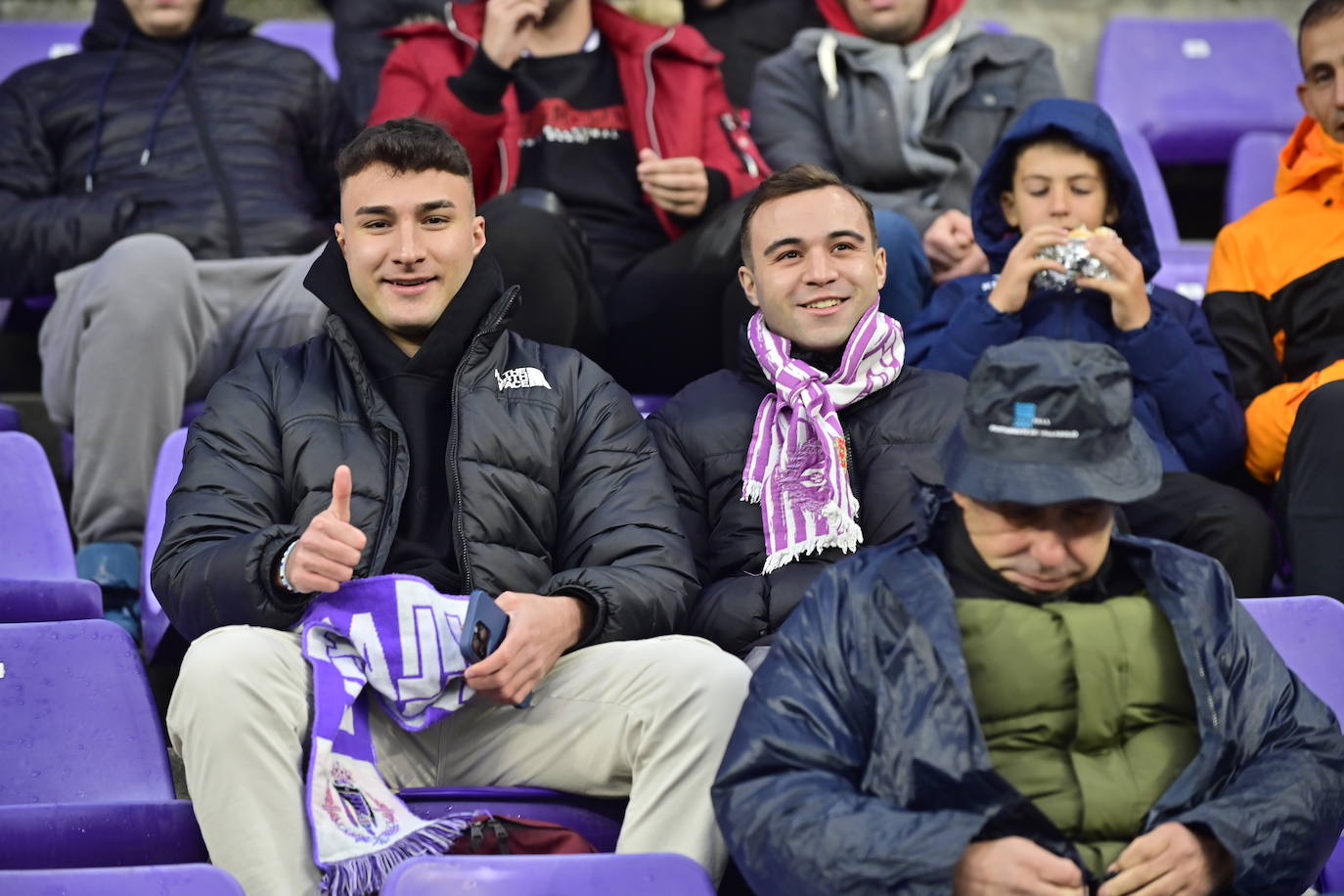 Búscate en la grada del estadio José Zorrilla (1/4)