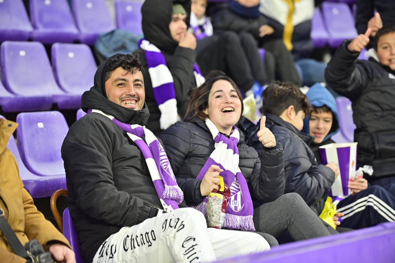 Búscate en la grada del estadio José Zorrilla (1/4)