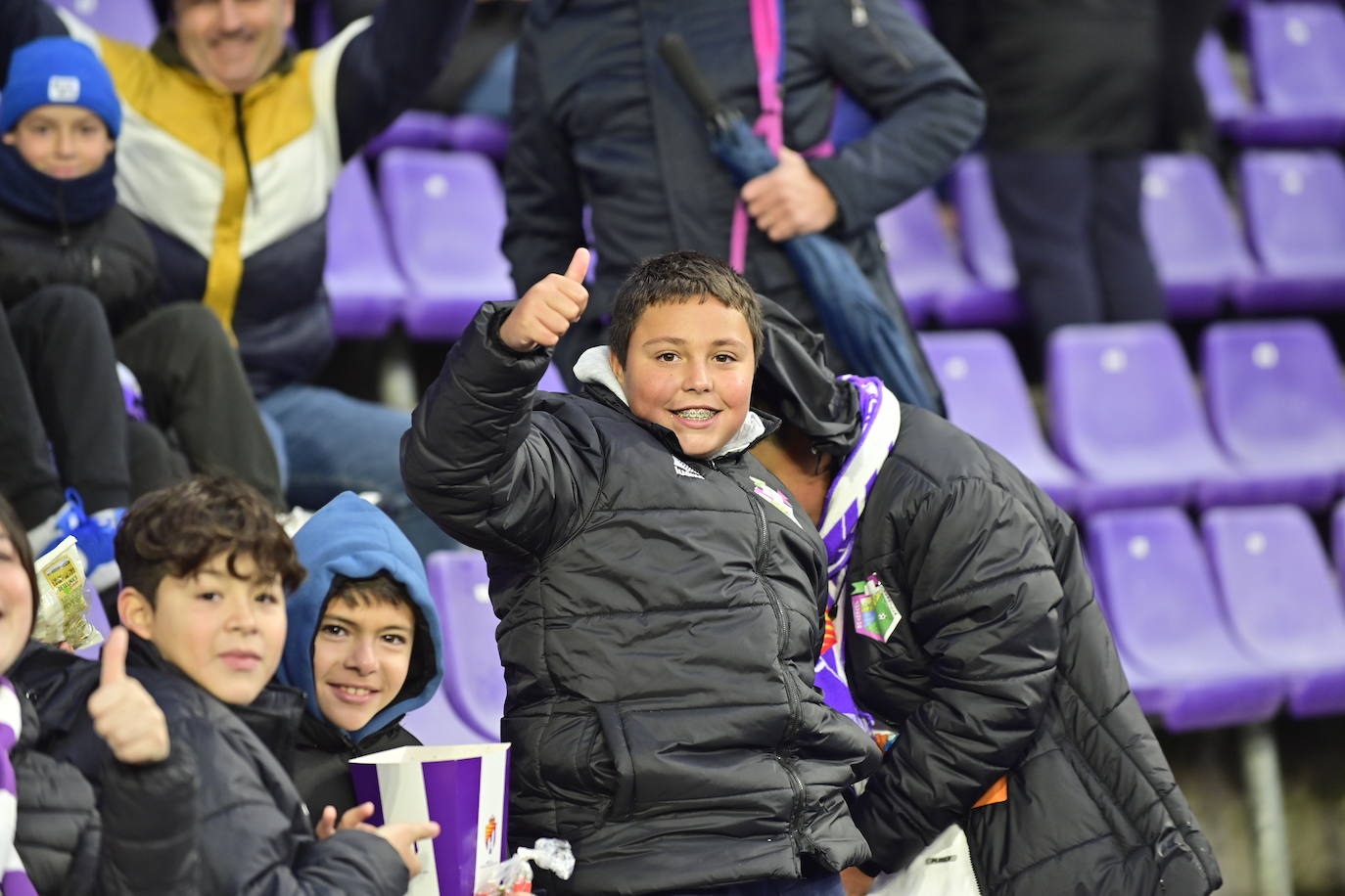 Búscate en la grada del estadio José Zorrilla (1/4)