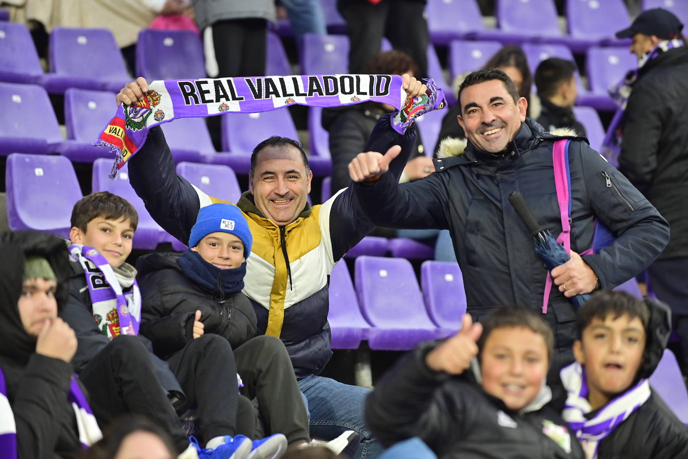 Búscate en la grada del estadio José Zorrilla (1/4)