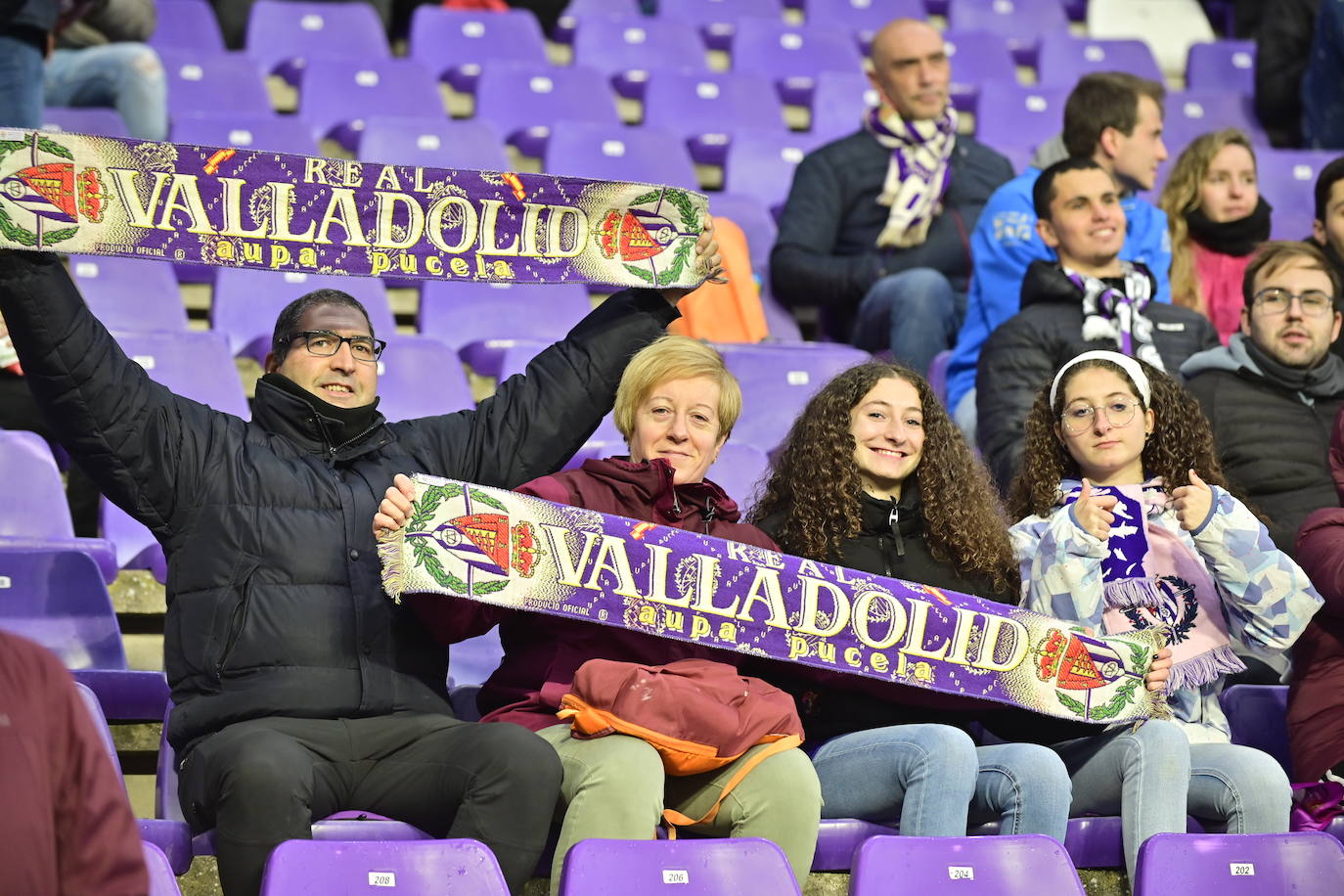 Búscate en la grada del estadio José Zorrilla (2/4)