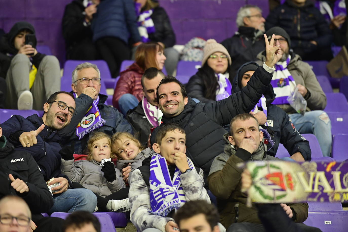 Búscate en la grada del estadio José Zorrilla (2/4)