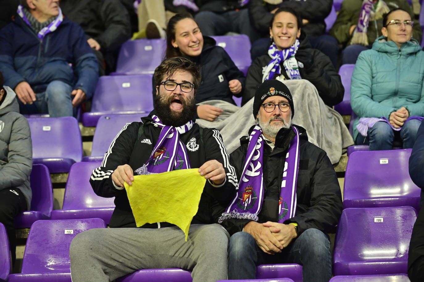 Búscate en la grada del estadio José Zorrilla (2/4)