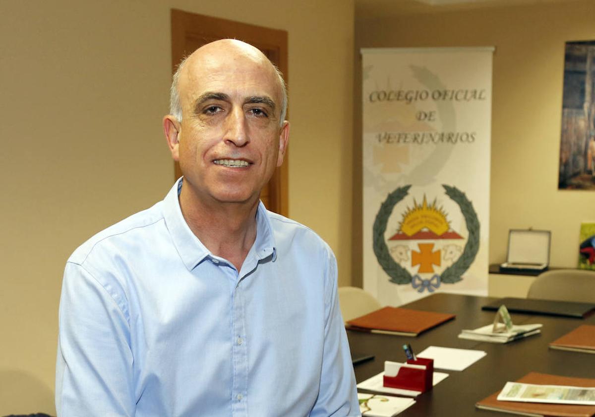 Luis Fernando Román, en el Colegio Oficial de Veterinarios.