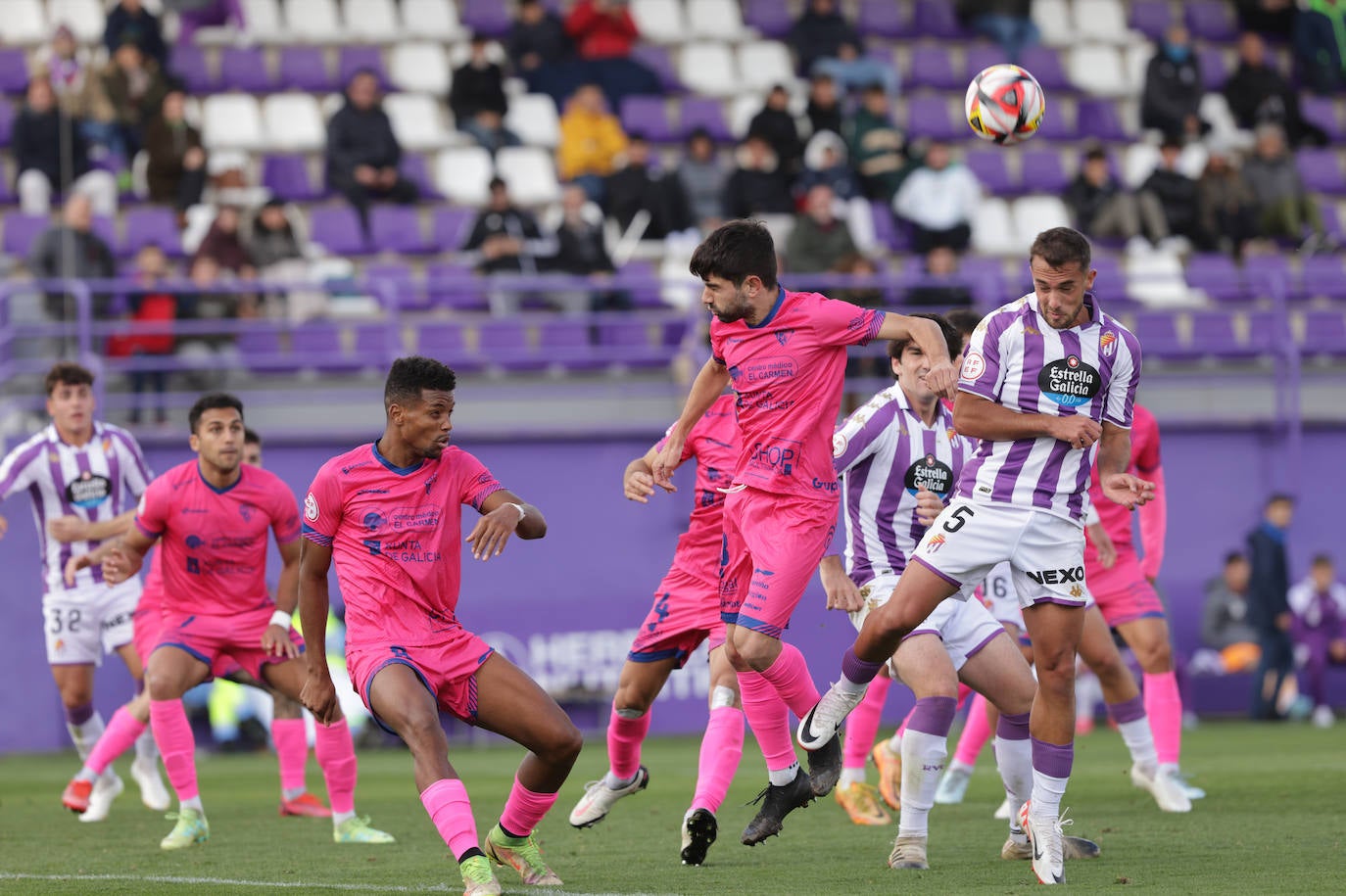 El partido entre el Real Valladolid B y el Ourense, en imágenes