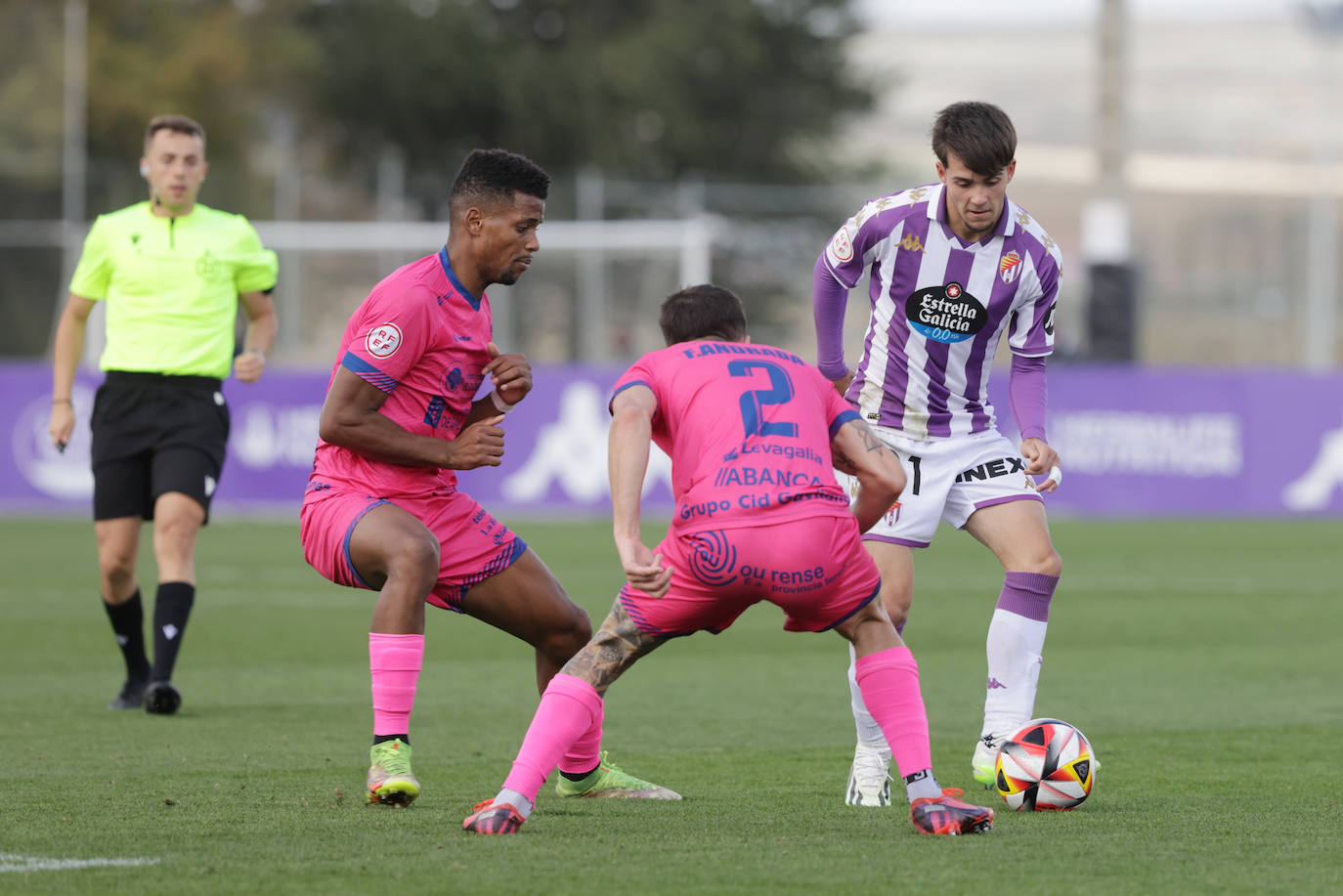 El partido entre el Real Valladolid B y el Ourense, en imágenes