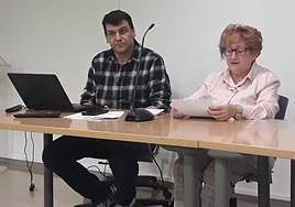 Jesús Fernández de Sevilla y María Socorro Sanz Lozano durante la charla-coloquio del Memorial Eloy Arribas.