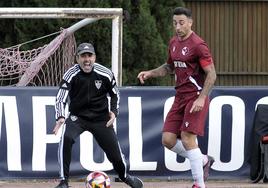 Ramsés grita durante el partido ante el Ursaria.