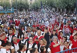 Asistentes al pregón popular de las pasadas fiestas de San Antolín.