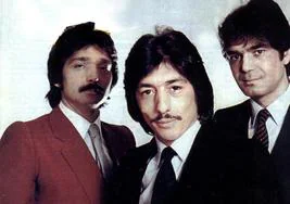 Los hermanos Julio y Emilio González, junto a Juan Antonio Jiménez 'Jero', en el medio.
