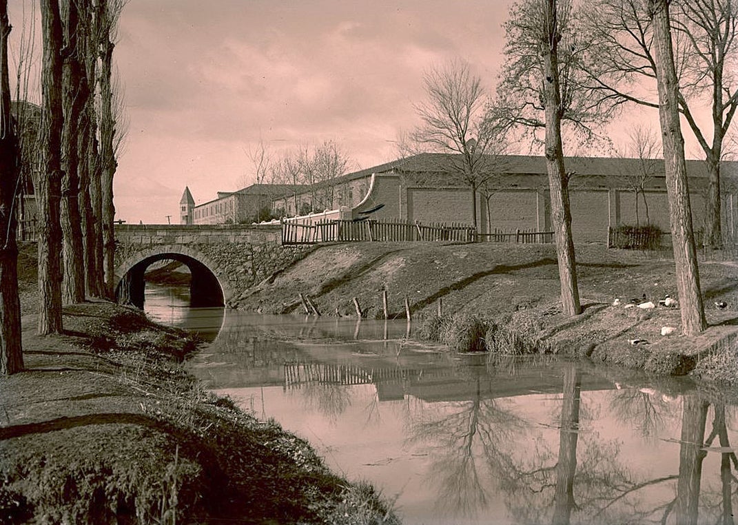 Ramal norte del Esgueva y el antiguo puente del Prado de la Magdalena.