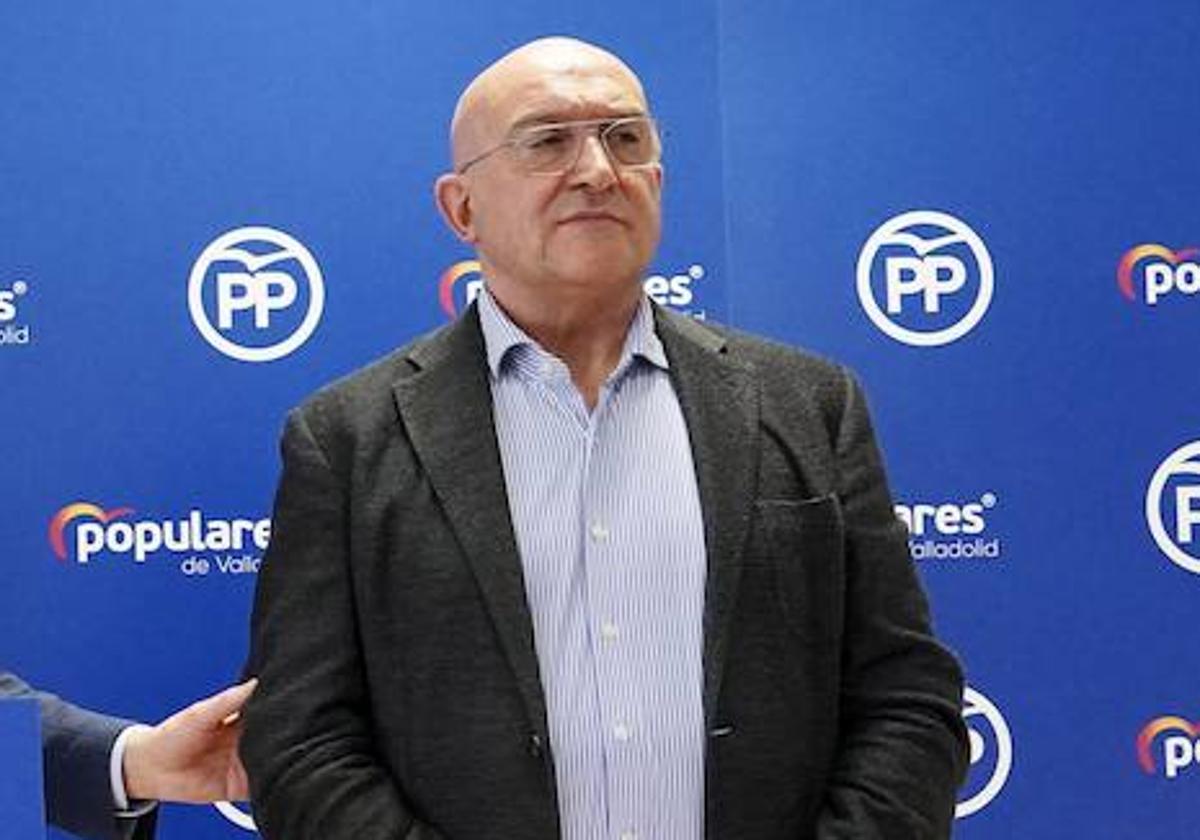 Jesús Julio Carnero, este jueves en una rueda de prensa del PP para anunciar la manifestación del domingo.