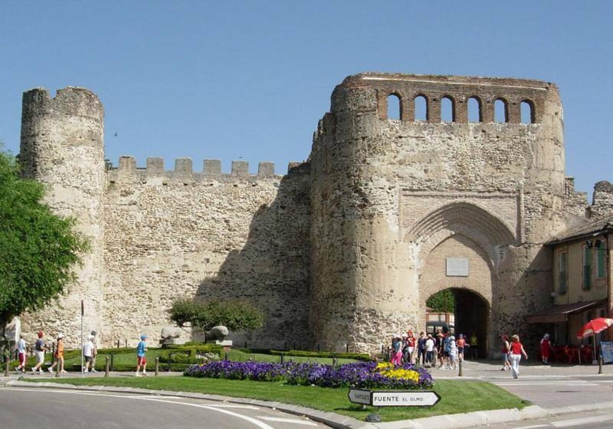 Muralla de la localidad segoviana de Coca.