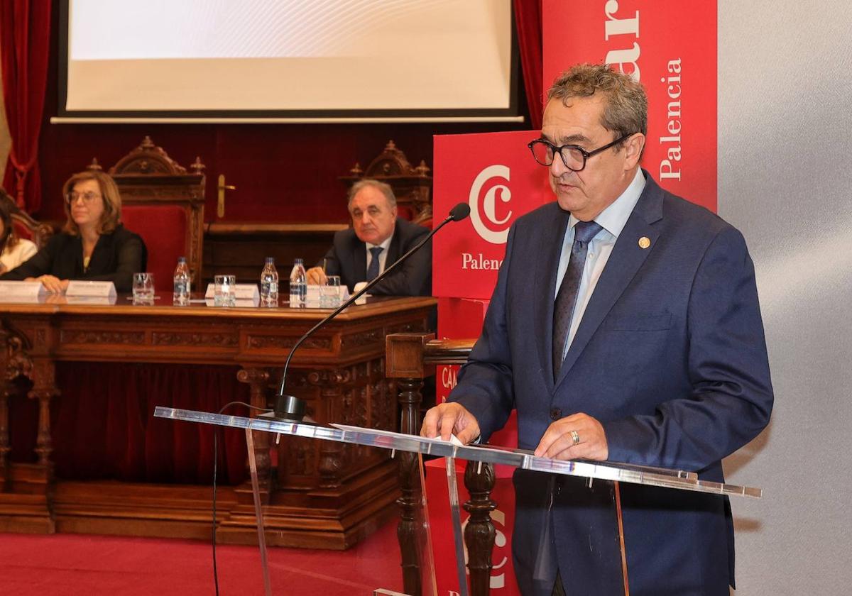 Conrado Merino, presidente de la Cámara de Comercio de Palencia, en el acto de entrega de los premios.