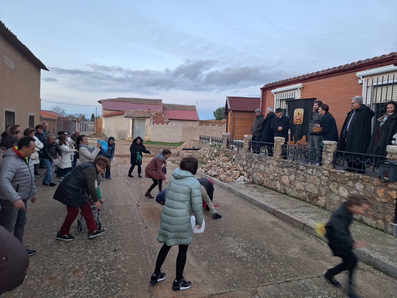 La tradición de correr las castañas de Villalán de Campos